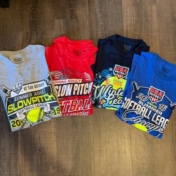 Gildan Other - T-Shirts (lot of 4)